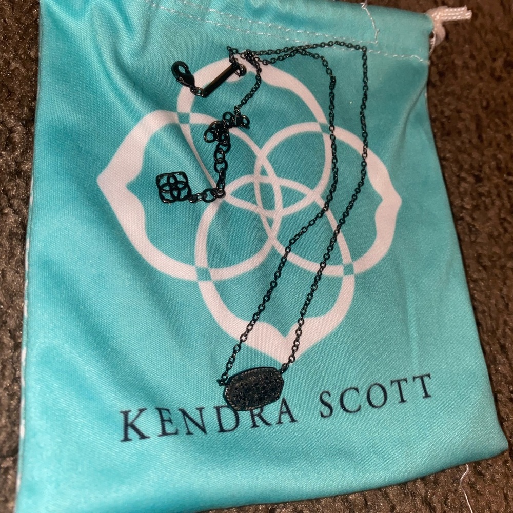 Kendra Scott necklace